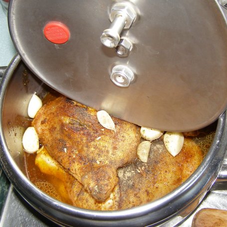 Krok 2 - szybkowar- udka kurczaka w sosie czosnkowym... foto