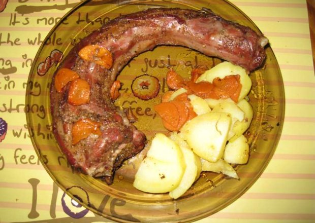 Fotografia przedstawiająca Szyjki indycze pieczone z marchewką