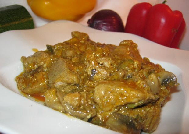 Fotografia przedstawiająca Szynka duszona w curry z cukinią