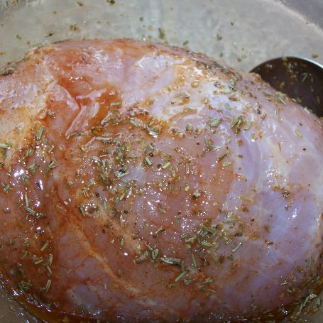 Krok 2 - Szynka duszona w rozmarynie, czyli mięso bardzo aromatyczne :) foto
