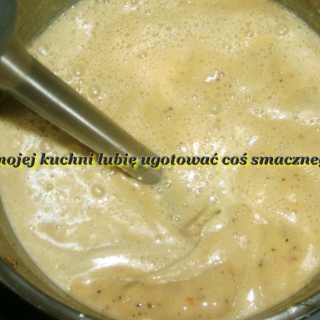 Krok 3 - szynka w sosie cebulowo-czosnkowym z pieprzem cytrynowym i kolendrą... foto