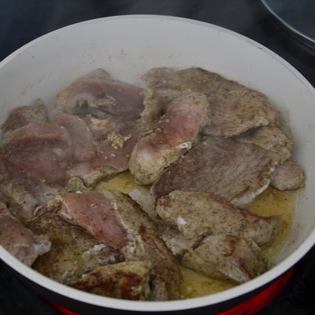 Krok 3 - Szynka w sosie z pieczarkami foto