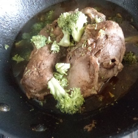 Krok 4 - Szynka wieprzowa duszona z brokułem- z chrzanową nutą :) foto