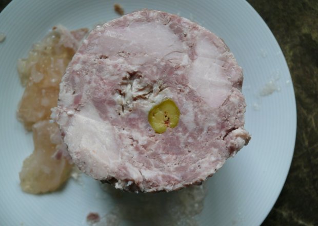 Fotografia przedstawiająca Szynkowar - szynka z podlęwiczki z oliwkami