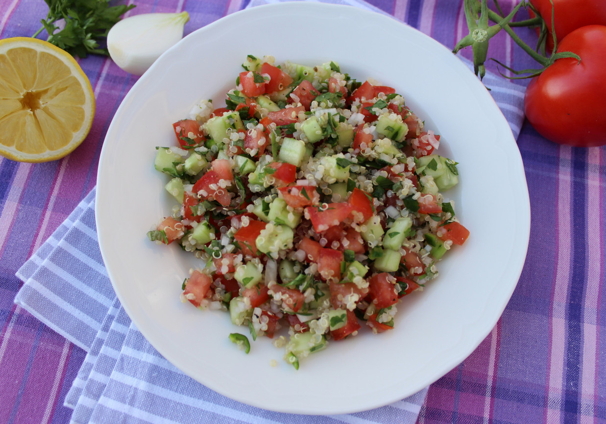 Tabbouleh z komosą ryżową foto