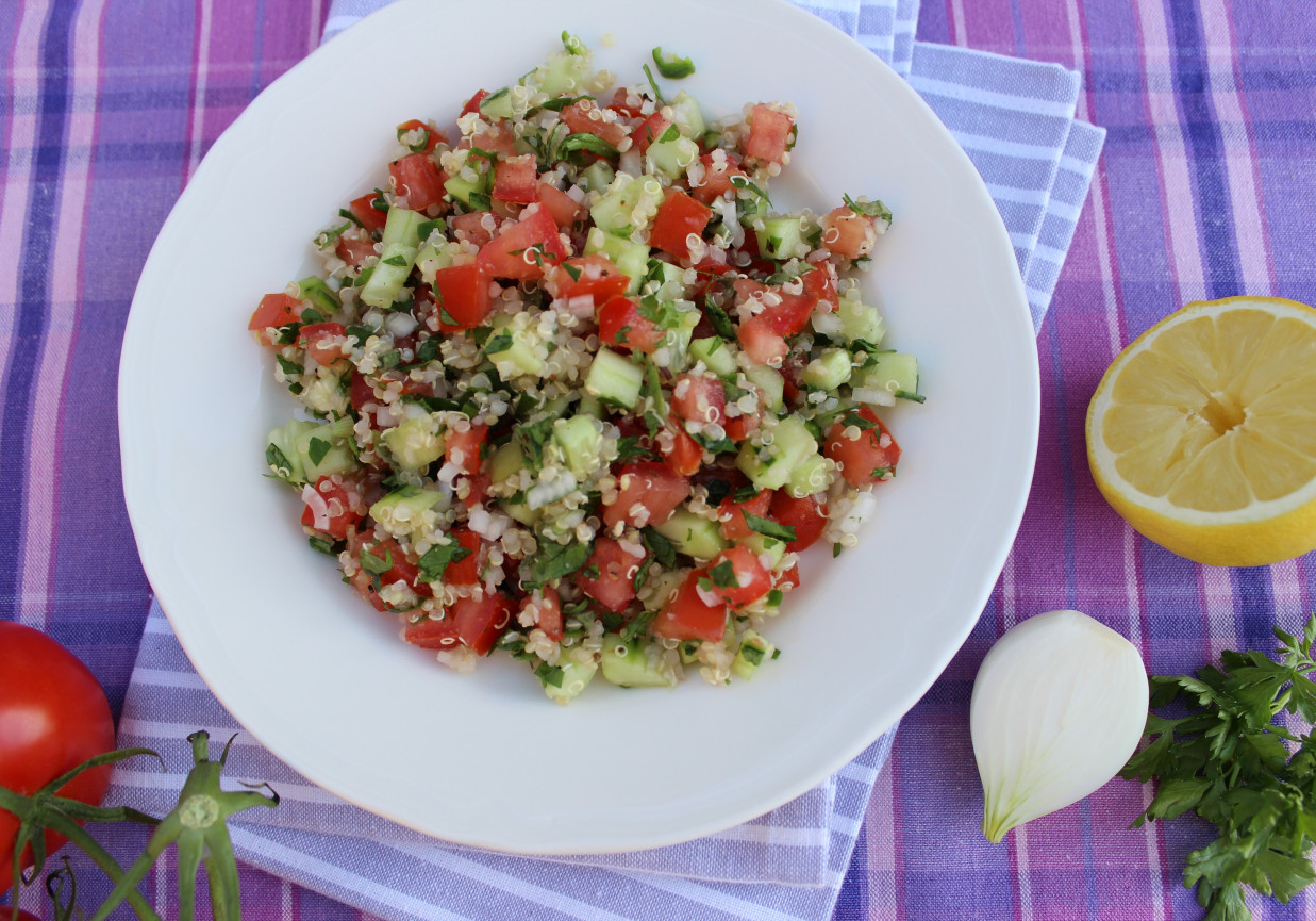 Tabbouleh z komosą ryżową foto