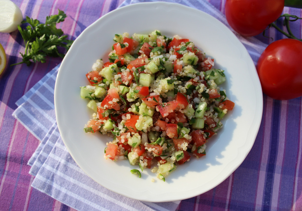 Tabbouleh z komosą ryżową foto