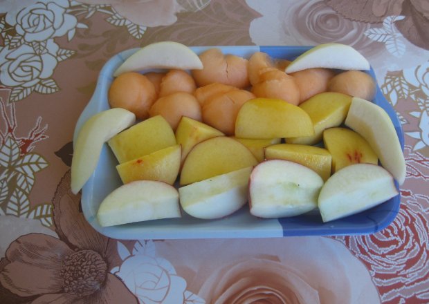 Fotografia przedstawiająca Tacka z owocami