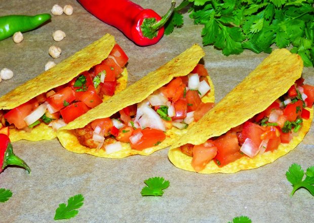 Fotografia przedstawiająca Tacos z ciecierzycą