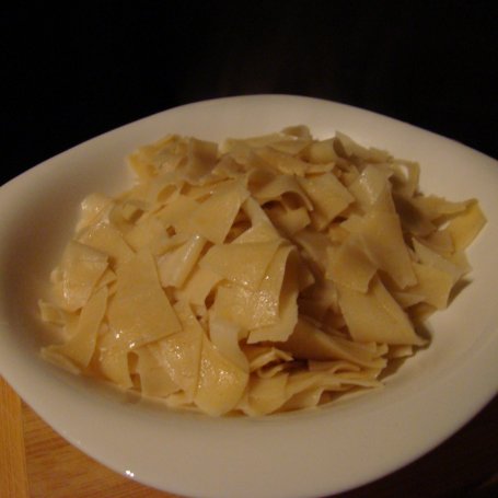 Krok 6 - Tagiatelle z sosem śmietanowo - szpinakowym z łososiem foto