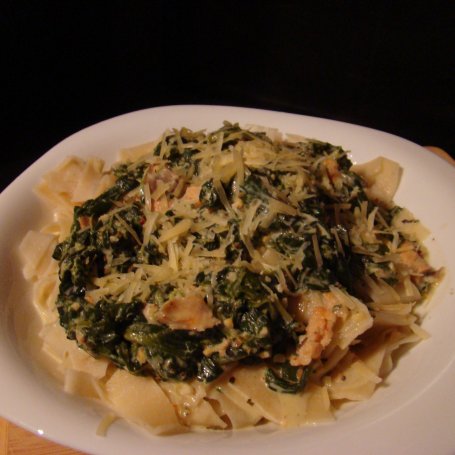 Krok 7 - Tagiatelle z sosem śmietanowo - szpinakowym z łososiem foto