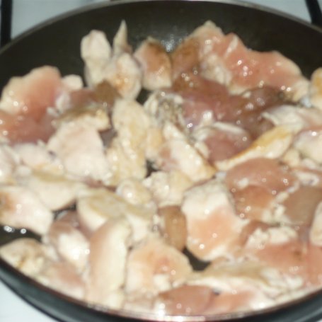 Krok 2 - Tagliatelle z kurczakiem i sosem śmietanowym foto