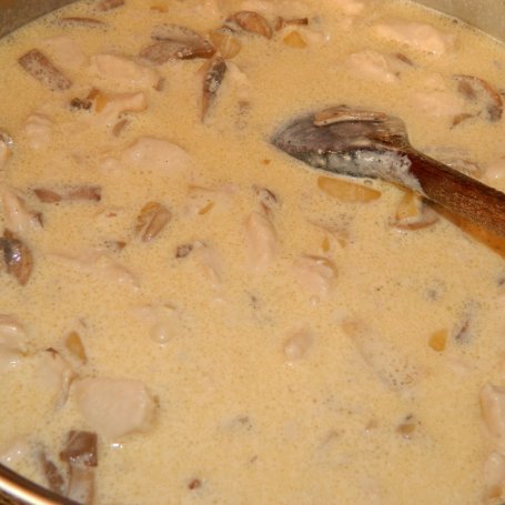 Krok 3 - Tagliatelle z kurczakiem w sosie serowo-śmietanowym foto