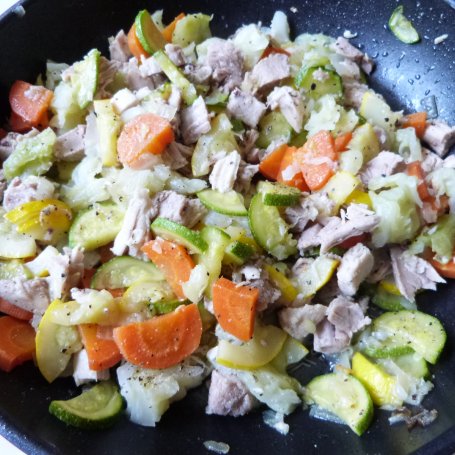 Krok 5 - Tagliatelle z mięsem i warzywami foto