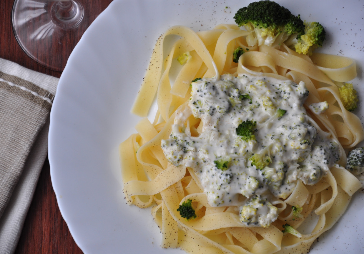tagliatelle z sosem brokułowo smietanowym DoradcaSmaku.pl