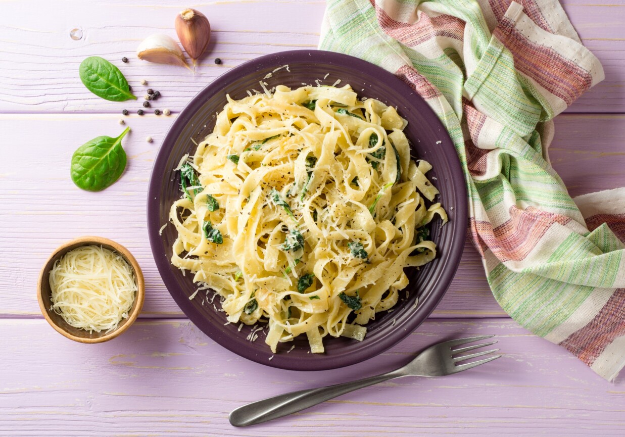 Tagliatelle ze szpinakiem i czosnkiem foto