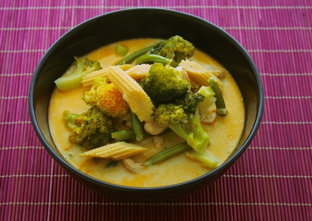 Fotografia przedstawiająca Tajska zupa curry