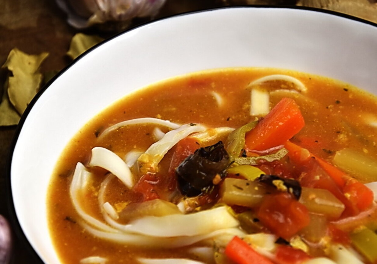 Tajska zupa pomidorowa foto