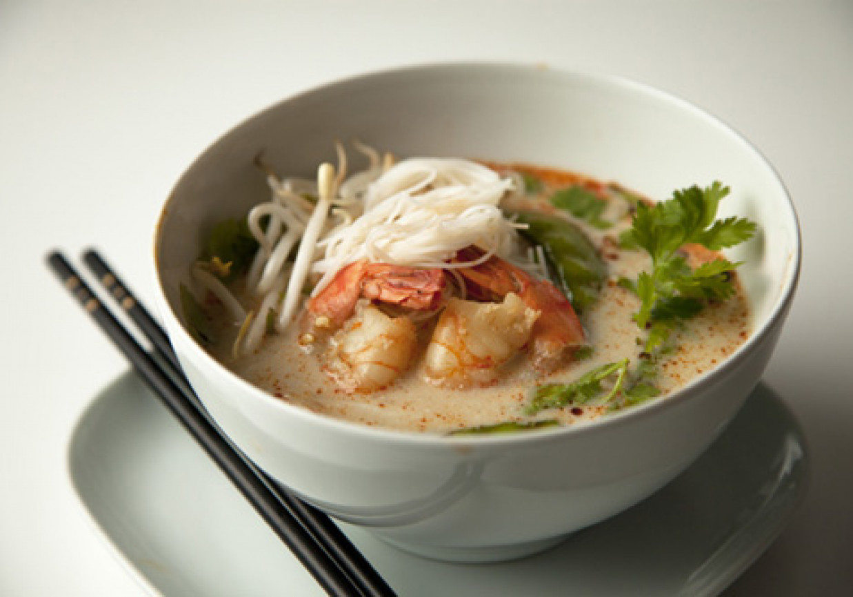 Tajska zupa z krewetkami foto
