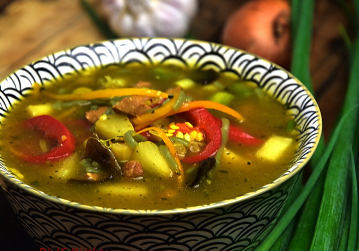 Tajska zupa z polędwiczki wieprzowej foto