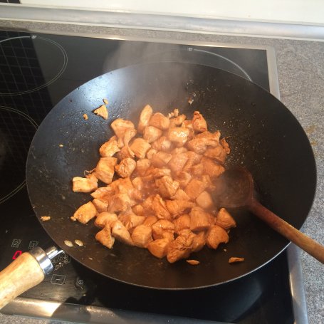 Krok 1 - Tajskie curry z kurczaka z mleczkiem kokosowym foto