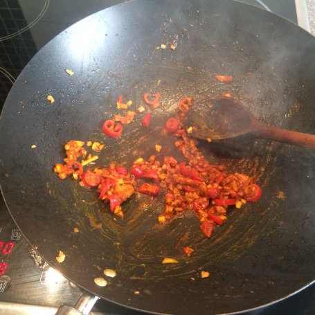 Krok 2 - Tajskie curry z kurczaka z mleczkiem kokosowym foto