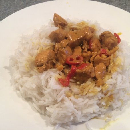 Krok 5 - Tajskie curry z kurczaka z mleczkiem kokosowym foto