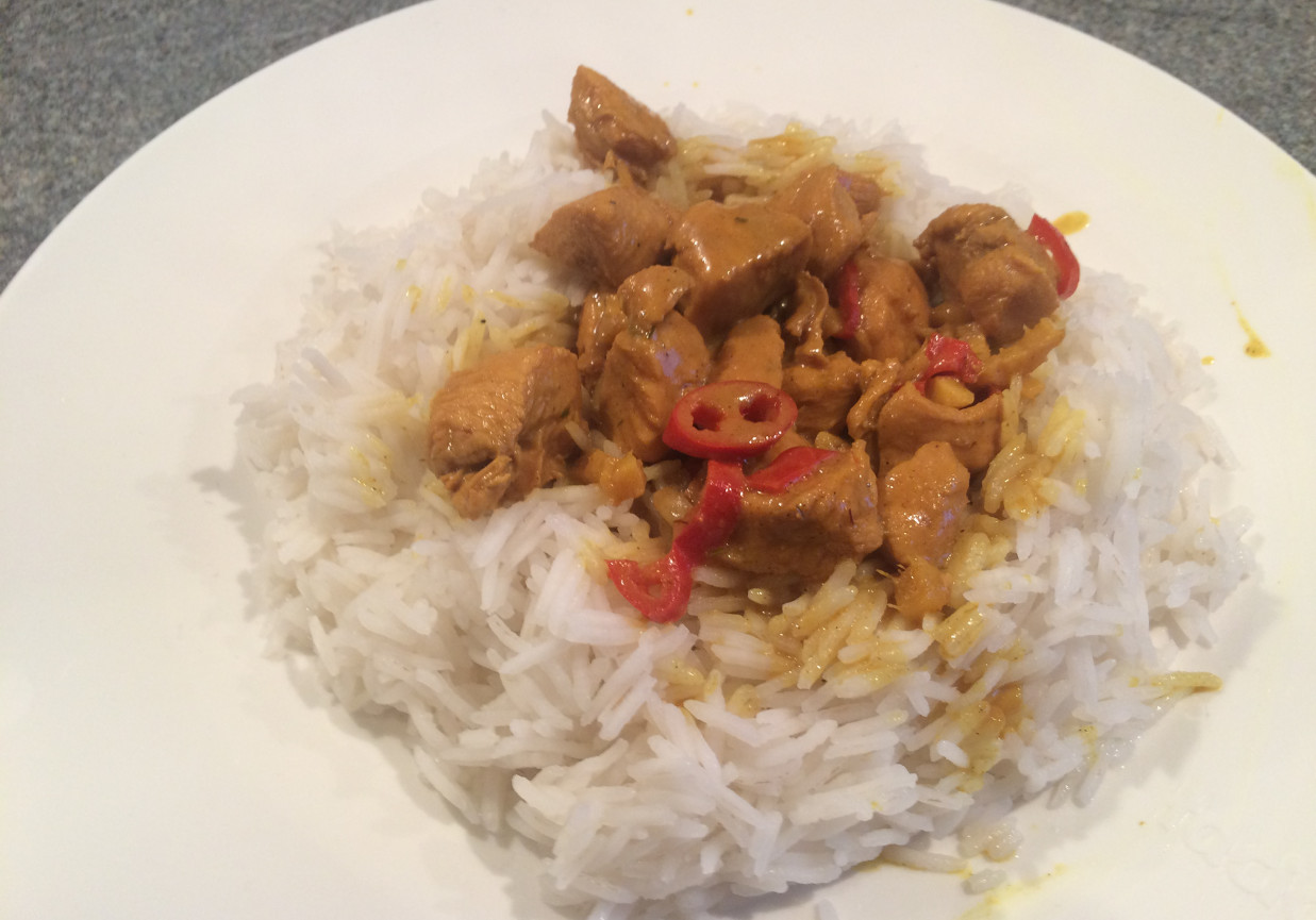 Tajskie curry z kurczaka z mleczkiem kokosowym foto