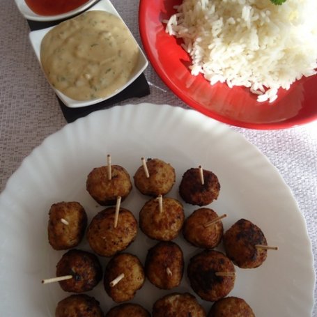 Krok 3 - Tajskie kulki mięsne z sosem orzechowym foto
