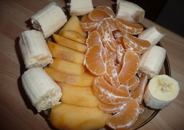 Fotografia przedstawiająca talerz owocowych smaków