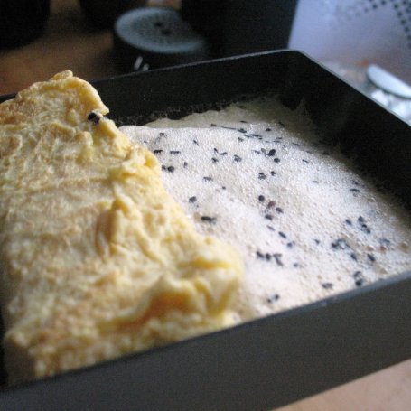 Krok 5 - Tamagoyaki z czarnym sezamem - omlet po japońsku foto