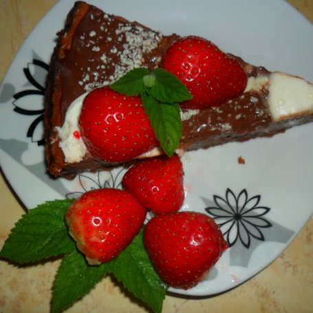 Krok 1 - Tarta czekoladowa z truskawkami foto