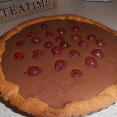 Krok 4 - Tarta czekoladowa z wiśniami foto