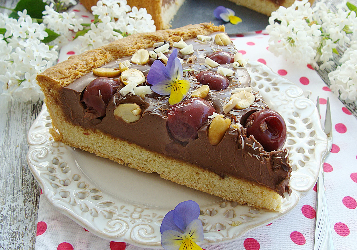 Tarta czekoladowa z wiśniami foto