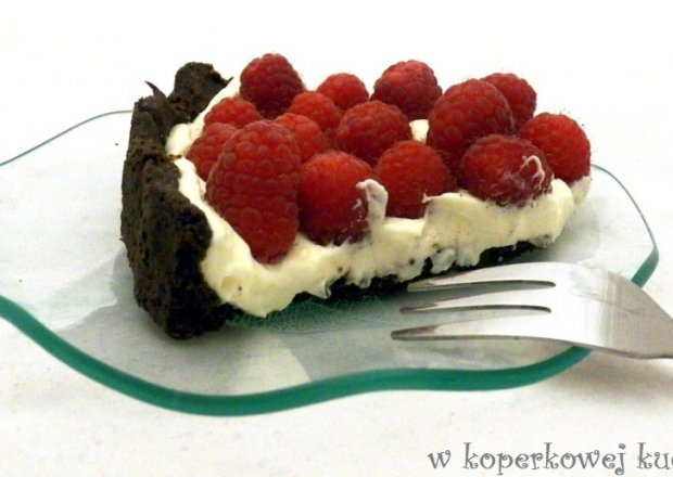 Fotografia przedstawiająca Tarta czekoladowo- malinowa
