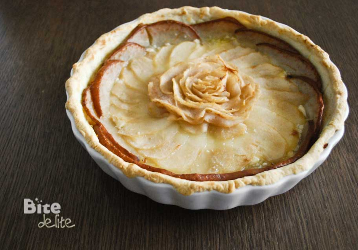 Tarta gruszkowa na słodko z serem ricotta i kardamonem foto