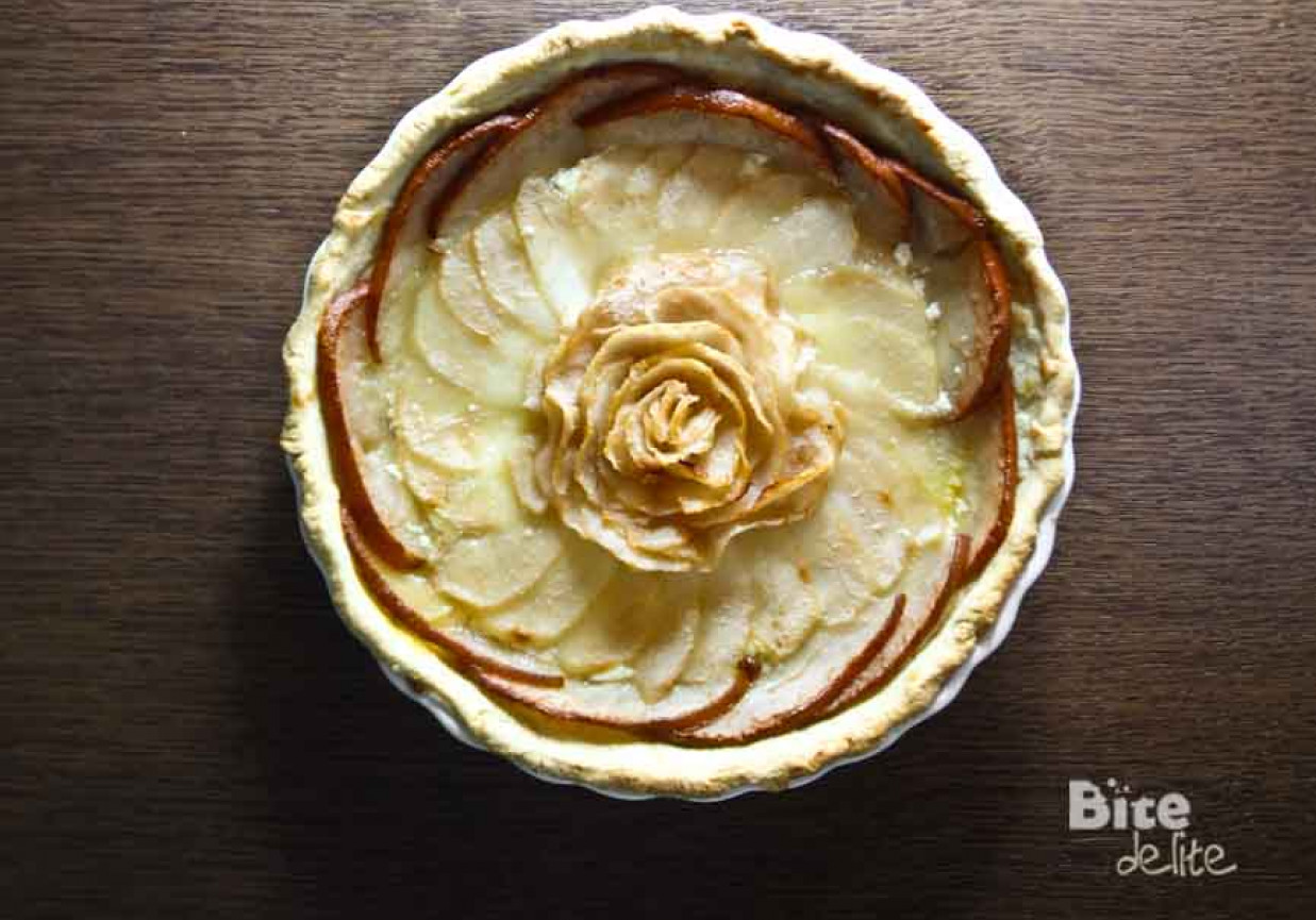 Tarta gruszkowa na słodko z serem ricotta i kardamonem foto