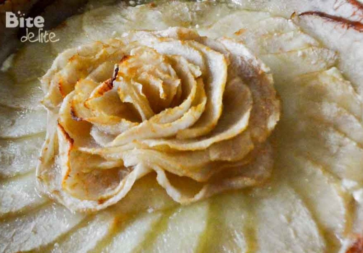 Tarta gruszkowa na słodko z serem ricotta i kardamonem foto