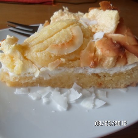 Krok 4 - Tarta gruszkowa z pianką i płatkami kokosa foto