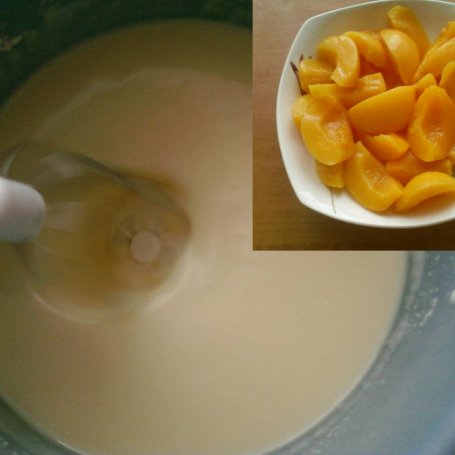 Krok 3 - Tarta jogurtowa z brzoskwiniami foto