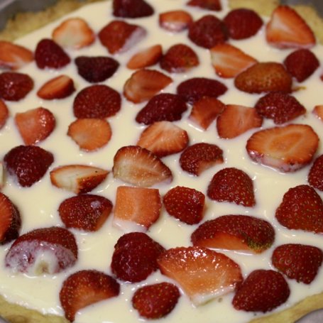 Krok 4 - Tarta kokosowo-migdałowa z truskawkami foto