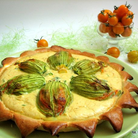 Krok 6 - Tarta krucho drożdżowa z kwiatami cukinii foto