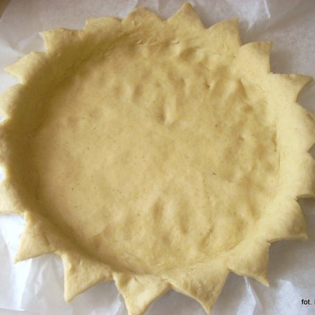 Krok 4 - Tarta krucho drożdżowa z kwiatami cukinii foto