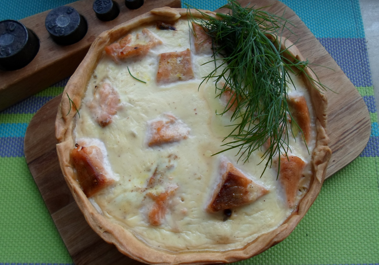 Tarta łososiowa z koprem włoskim foto