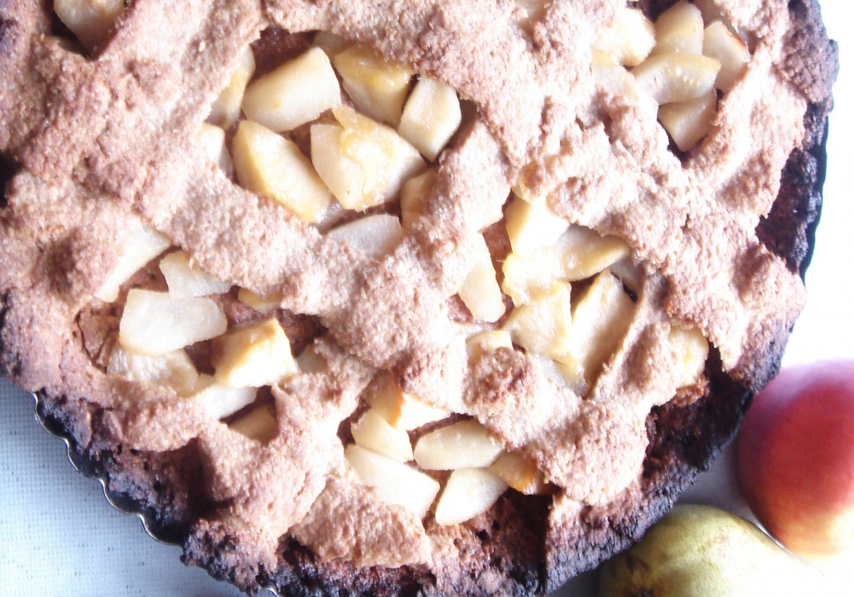 Tarta pełnoziarnista z karmelizowanymi owocami foto