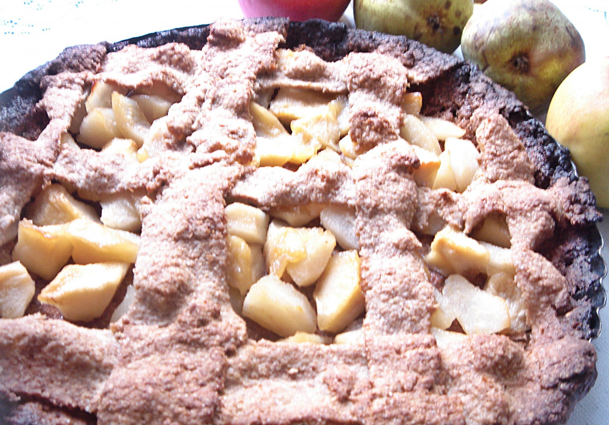 Tarta pełnoziarnista z karmelizowanymi owocami foto