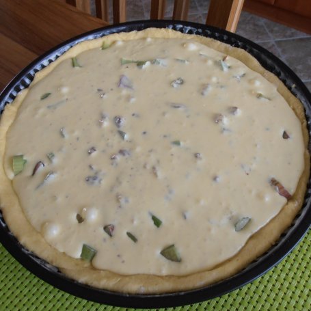 Krok 5 - Tarta rabarbarowa tonąca w orzeszkach foto