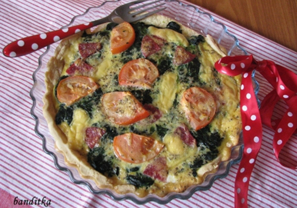 Tarta szpinakowa  z salami foto