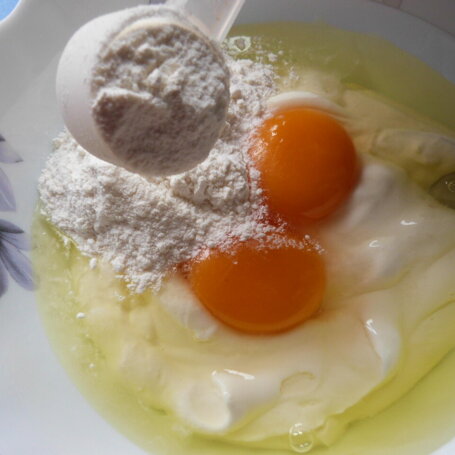 Krok 4 - Tarta warzywna ze śledziami foto