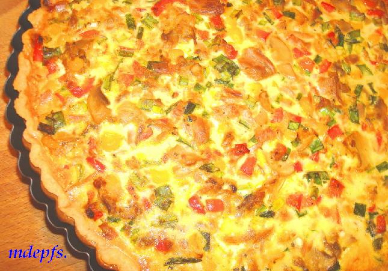 Tarta wegeteriańska z tuńczykiem i warzywami foto